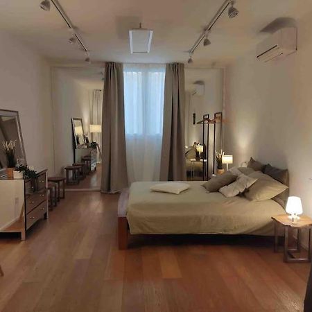 Interno4Home: In Centro Storico Con Posto Auto Ферара Екстериор снимка
