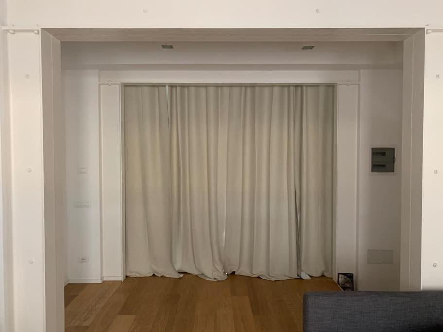 Interno4Home: In Centro Storico Con Posto Auto Ферара Екстериор снимка