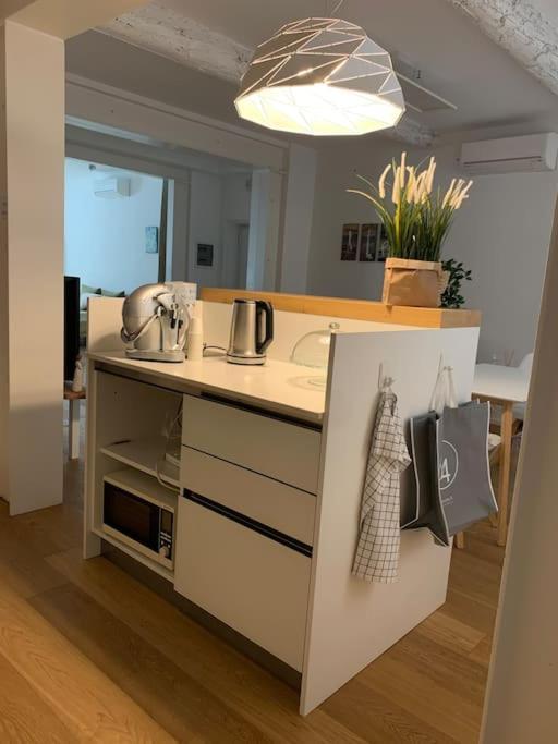 Interno4Home: In Centro Storico Con Posto Auto Ферара Екстериор снимка