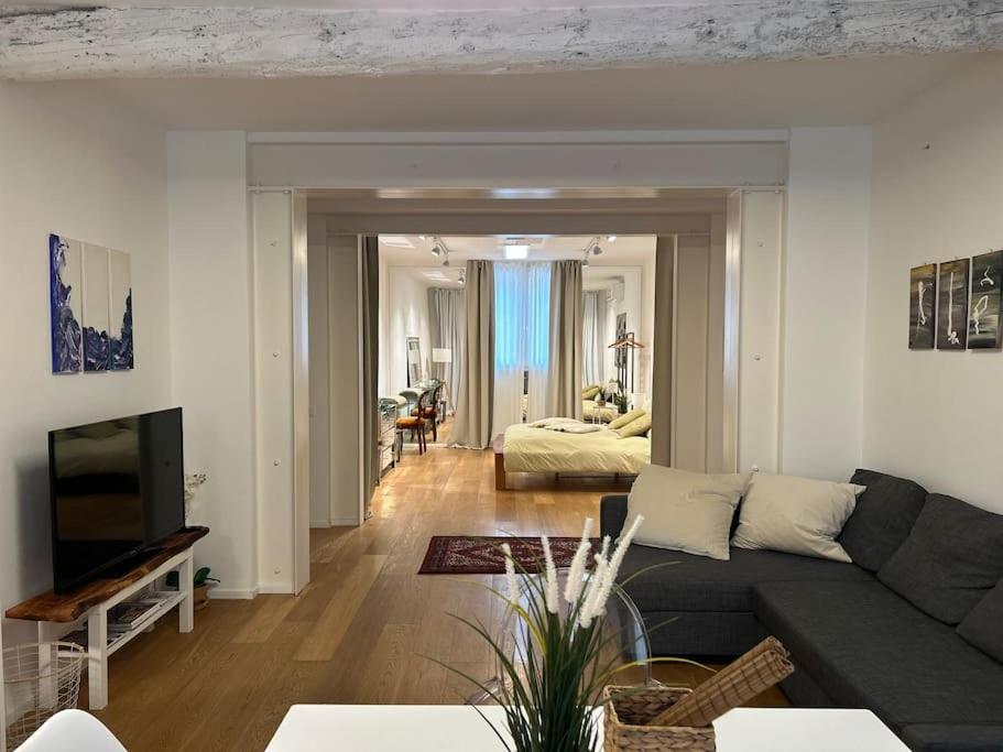Interno4Home: In Centro Storico Con Posto Auto Ферара Екстериор снимка