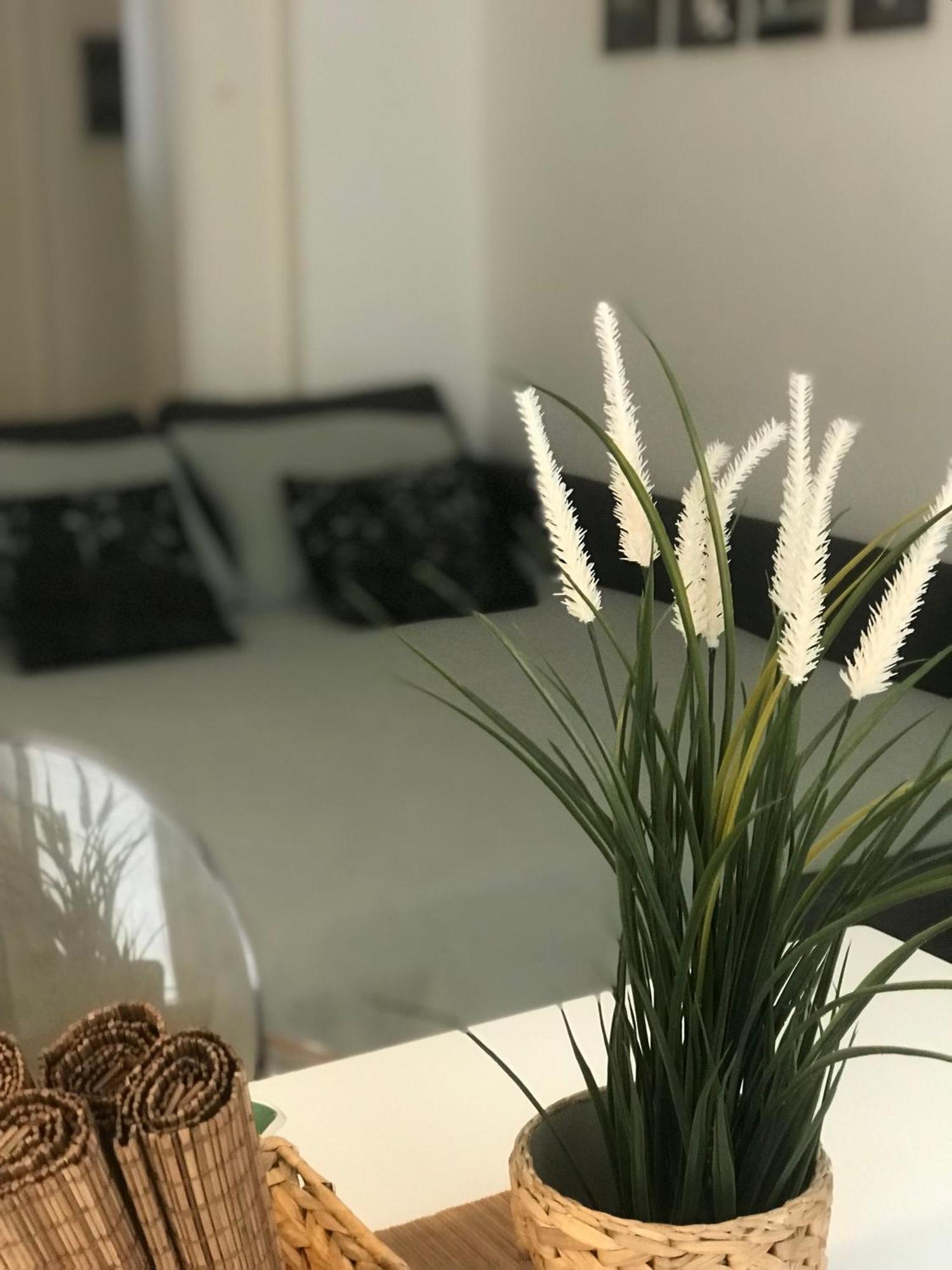 Interno4Home: In Centro Storico Con Posto Auto Ферара Екстериор снимка